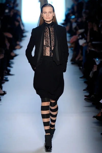 Look 10